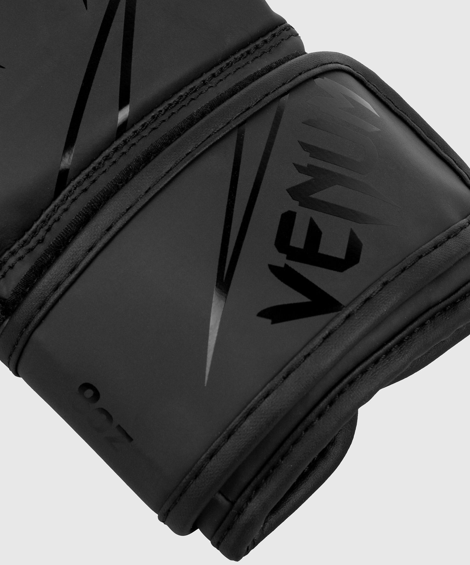 venum-classic-kids-boxhandschuhe-8oz-wlmt-edition-schwarz-schwarz image 4