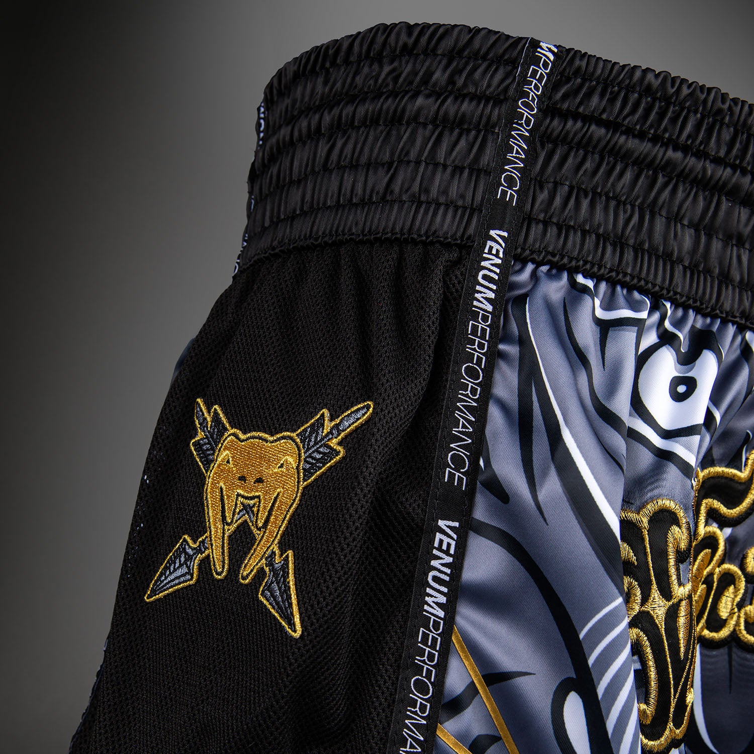 venum-wolf-atak-muay-thai-shorts-schwarz-grau image 5