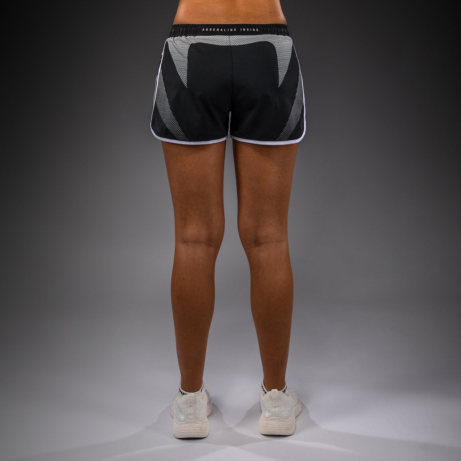 venum-adrenaline-damen-trainingsshorts-schwarz-elfenbein image 4
