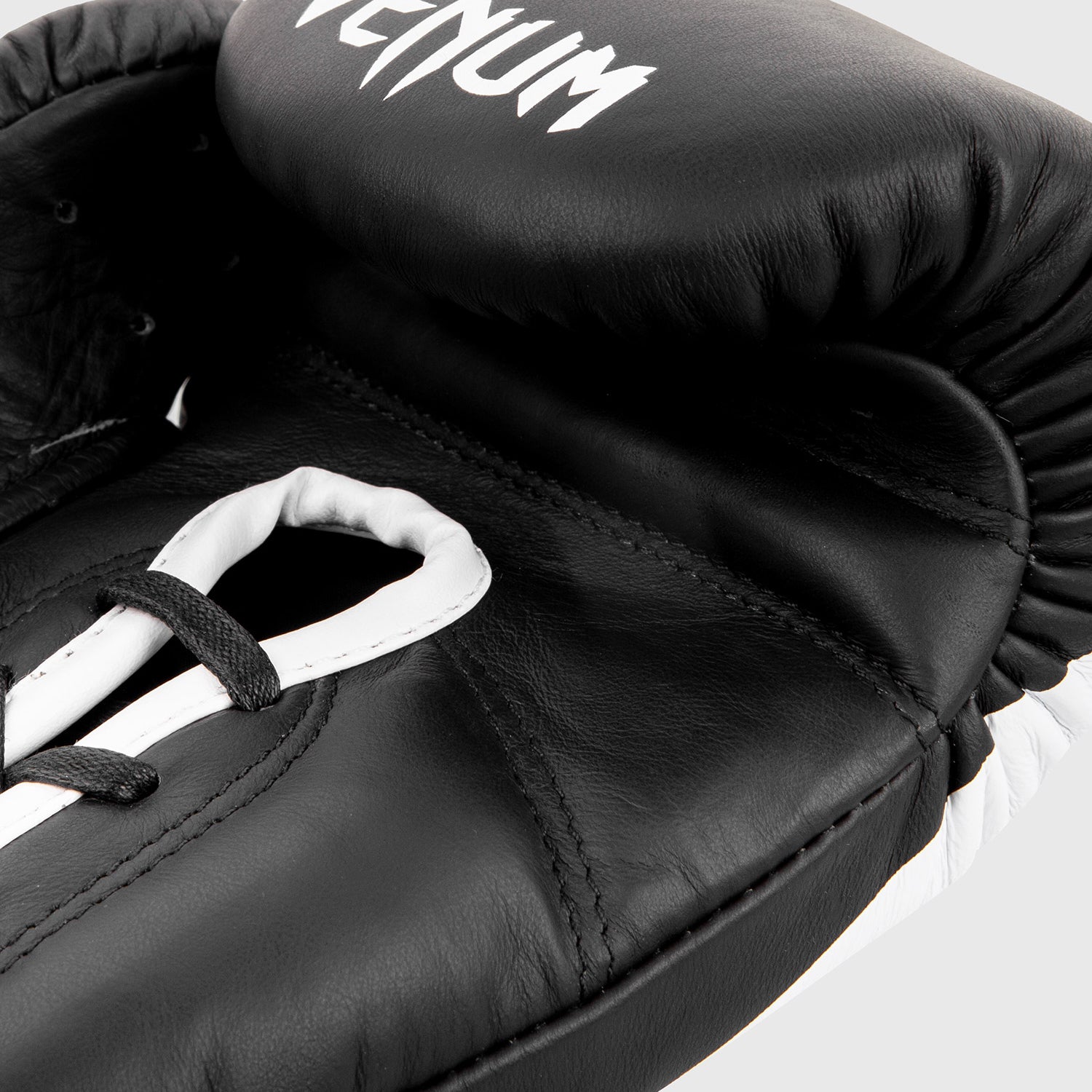 venum-giant-2-0-professionelle-boxhandschuhe-mit-schn-rung-schwarz-wei image 5