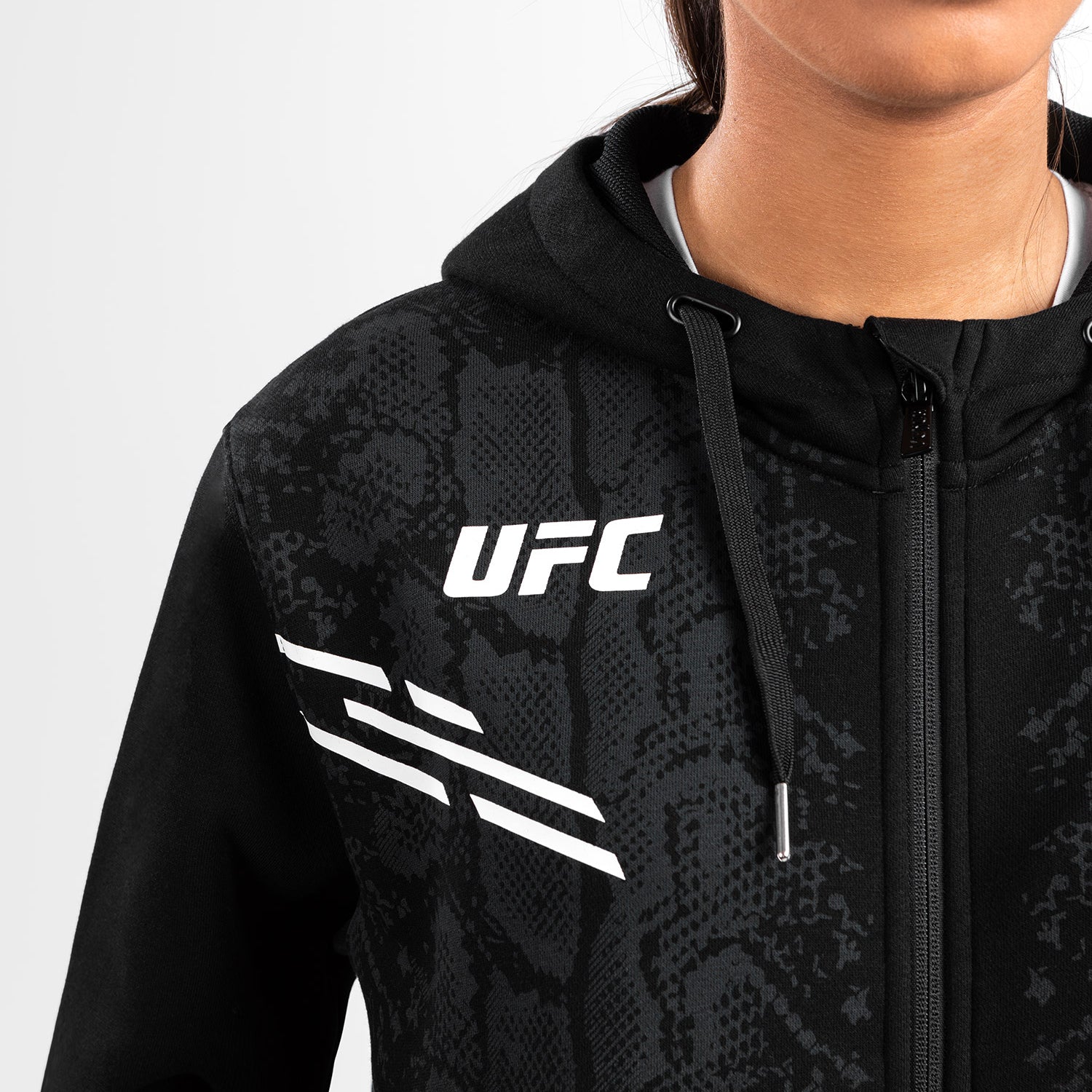 venum-ufc-adrenaline-replica-zip-hoodie-schwarz-damen image 2