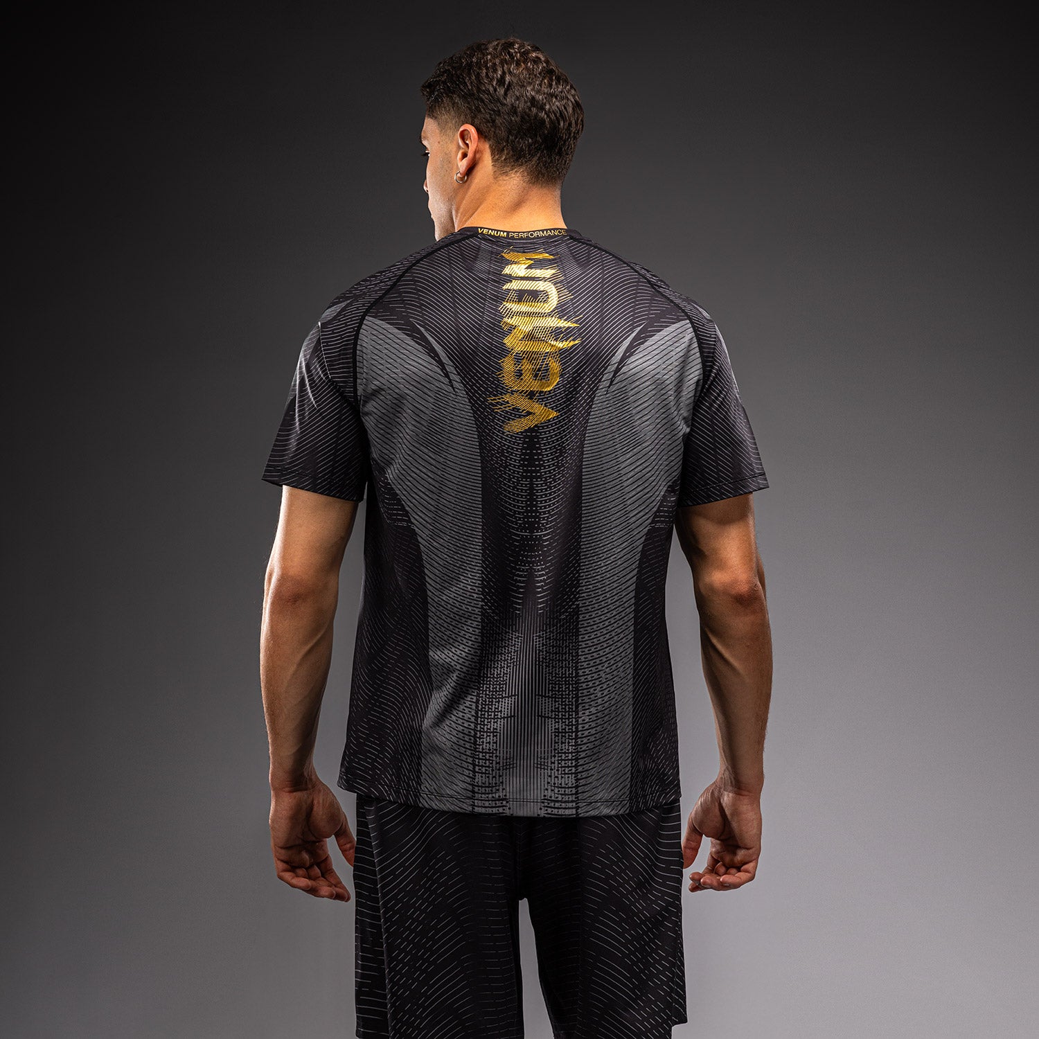 venum-galactic-3-0-dry-tech-t-shirt-herren-schwarz-gold image 5