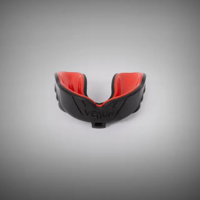 venum-challenger-mundschutz-mit-ohne-riemen-schwarz-rot image 1