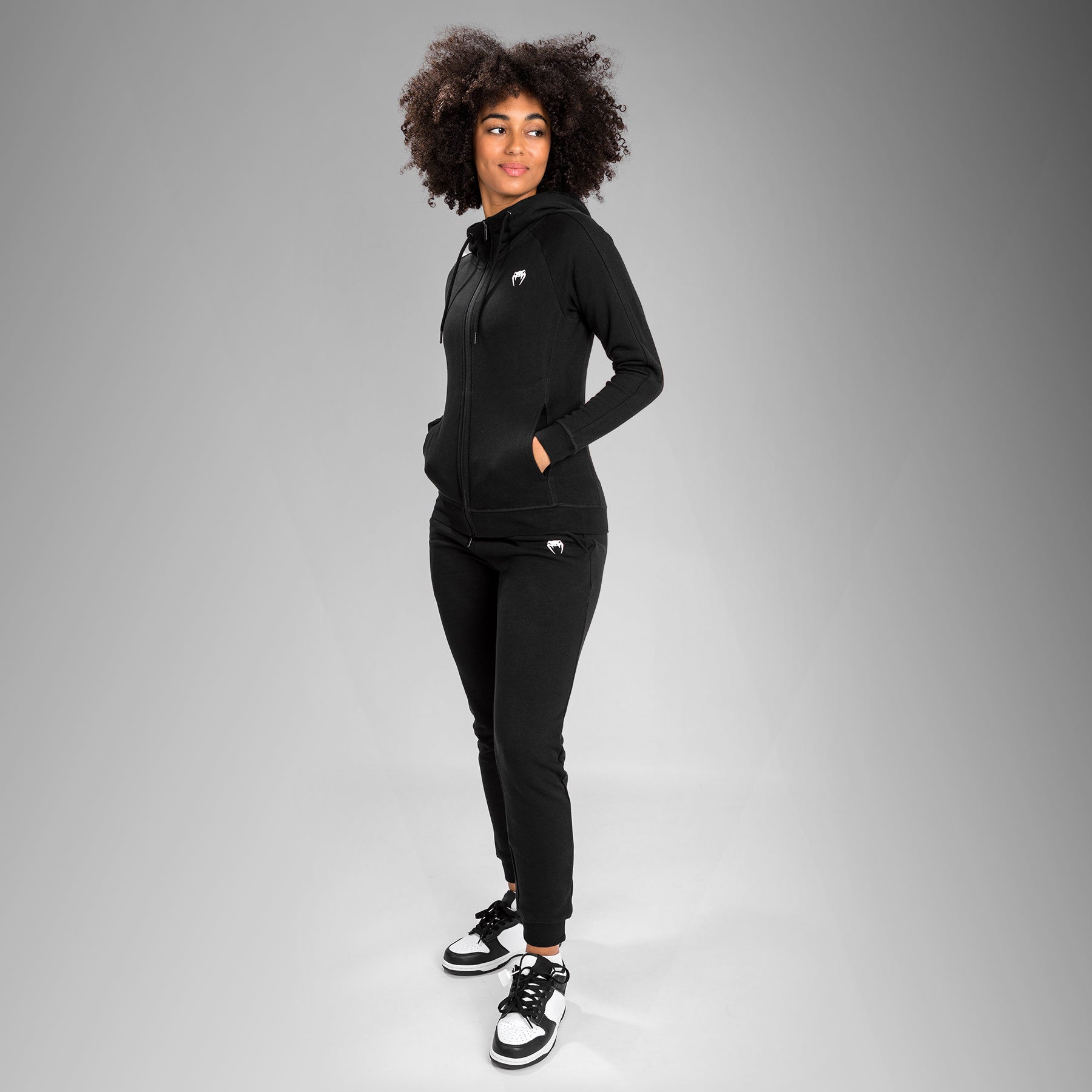 venum-essential-hoodie-schwarz image 6
