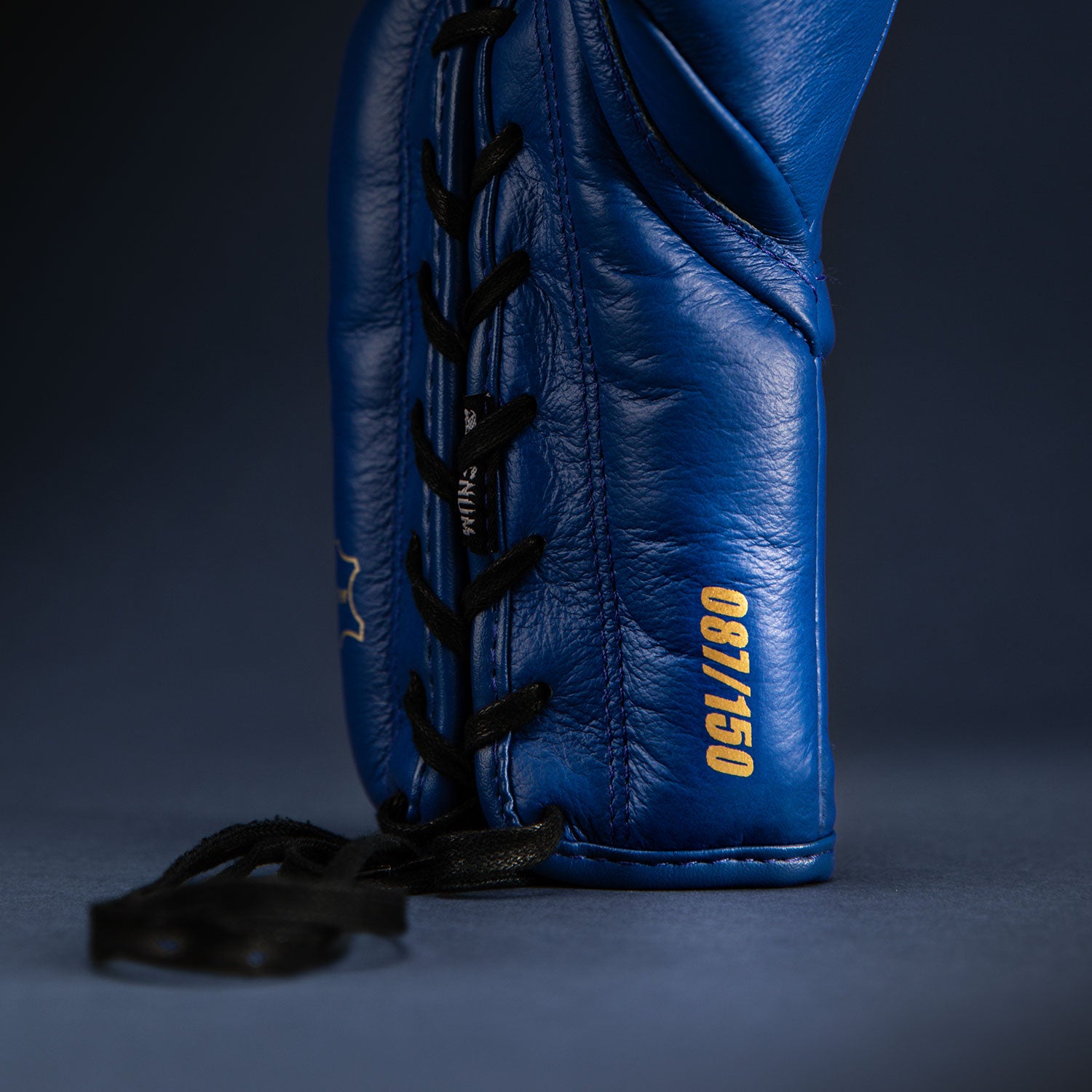 venum-giant-2-0-khamzat-chimaev-pro-boxhandschuhe-blau-gold image 8