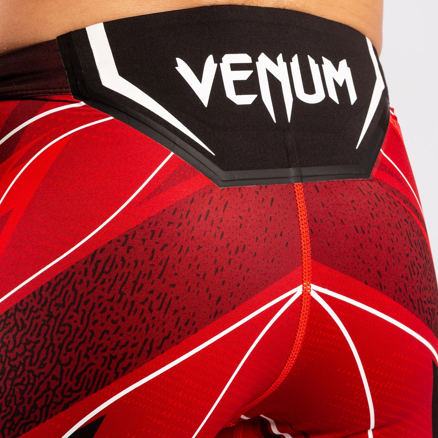 ufc-venum-authentic-fight-night-herren-vale-tudo-shorts-short-fit-rot image 5