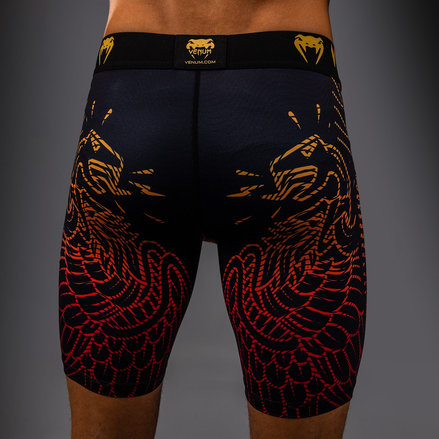 venum-quetzal-fury-vale-tudo-shorts-schwarz-fury-rot-tangerine image 4