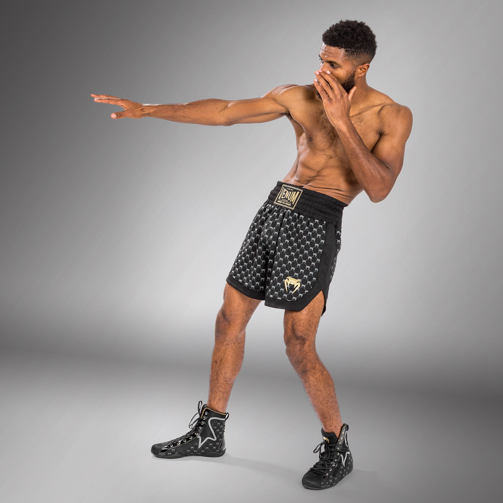 venum-monogram-boxshorts-herren-schwarz image 4
