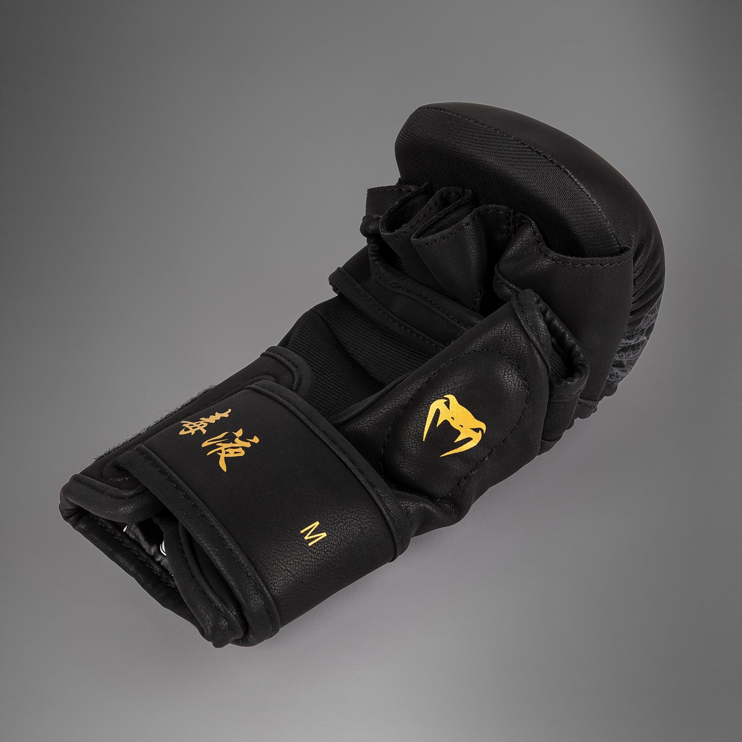 venum-serpenti-sparringhandschuhe-schwarz-silber-gold image 3