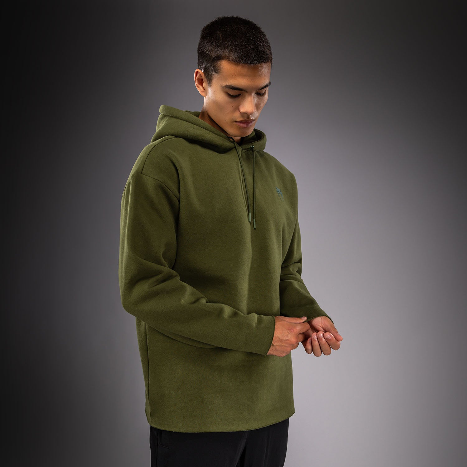 venum-divide-winter-kapuzenpullover-hoodie-khaki image 4