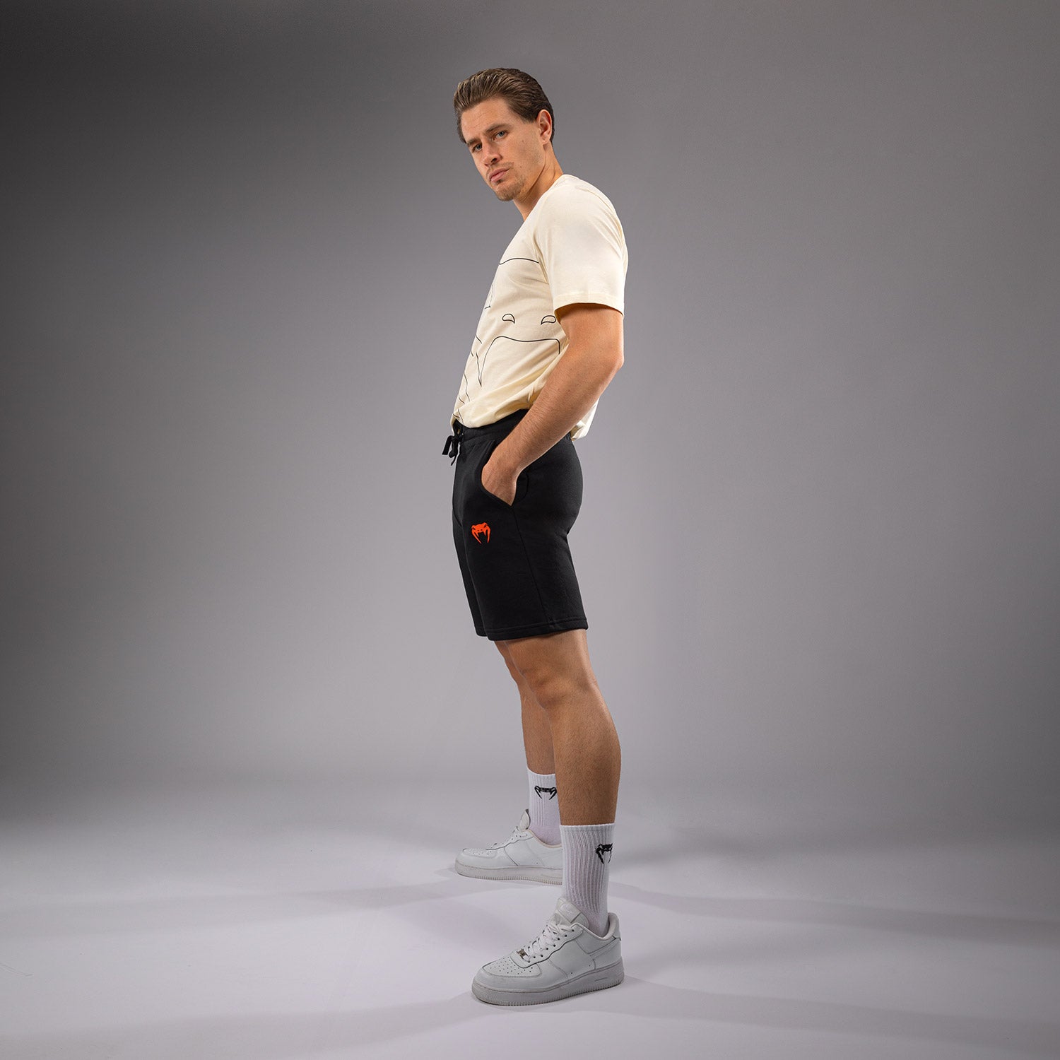 venum-classic-shorts-herren-schwarz image 4