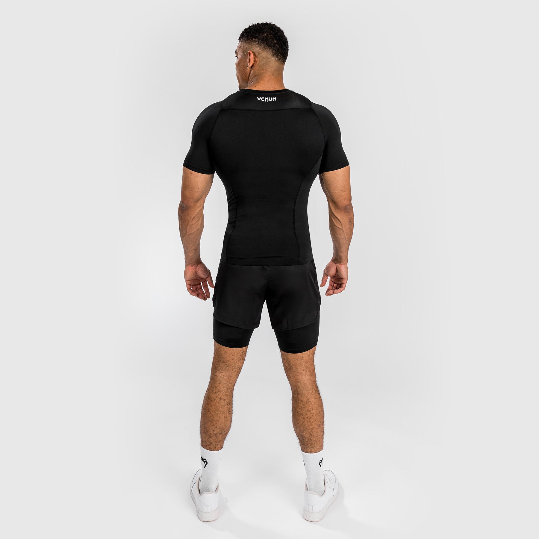 venum-attack-herren-kurzarm-rashguard-schwarz-grau image 3