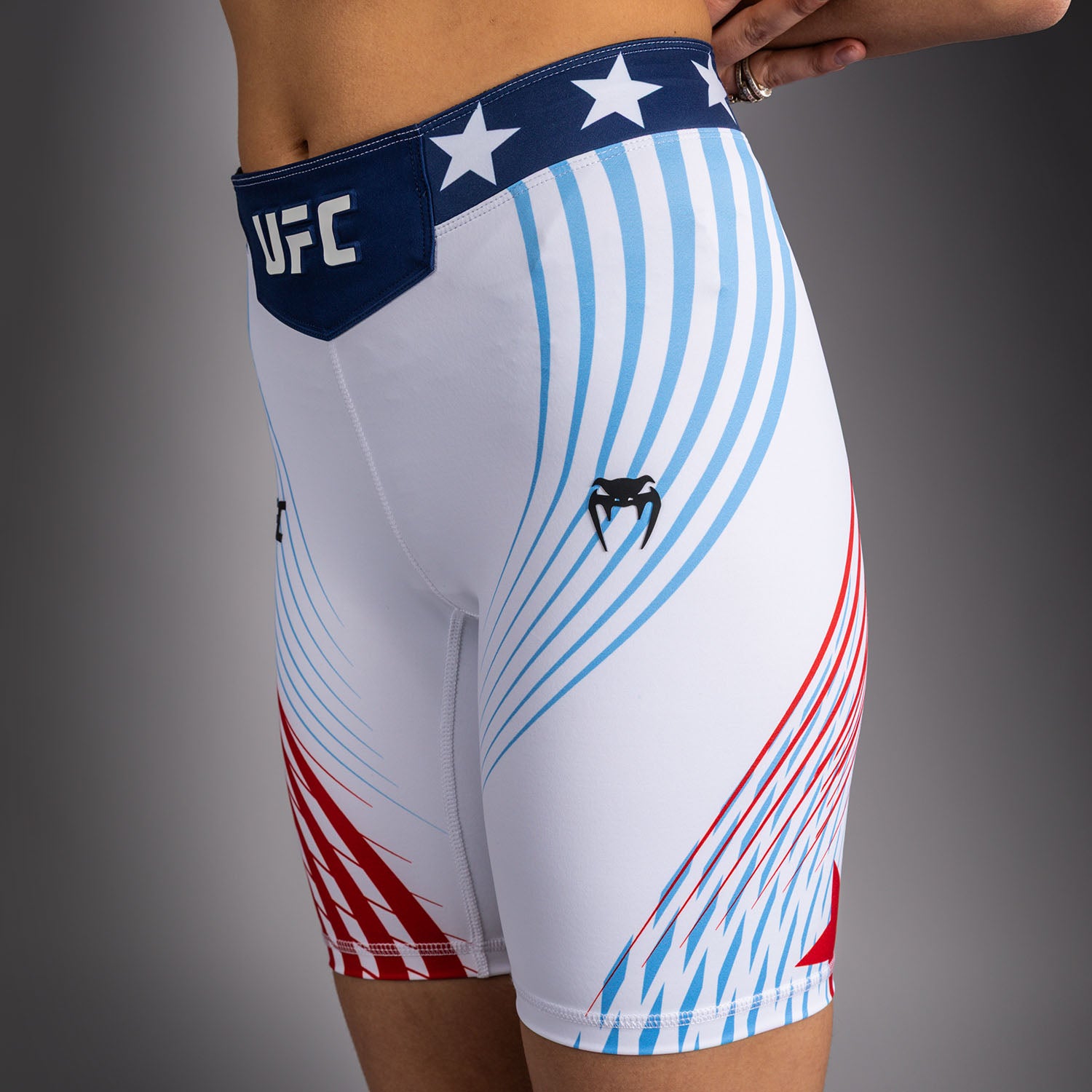 ufc-freedom-250-by-venum-authentic-vale-tudo-shorts-long-fit-wei-f-r-damen image 6