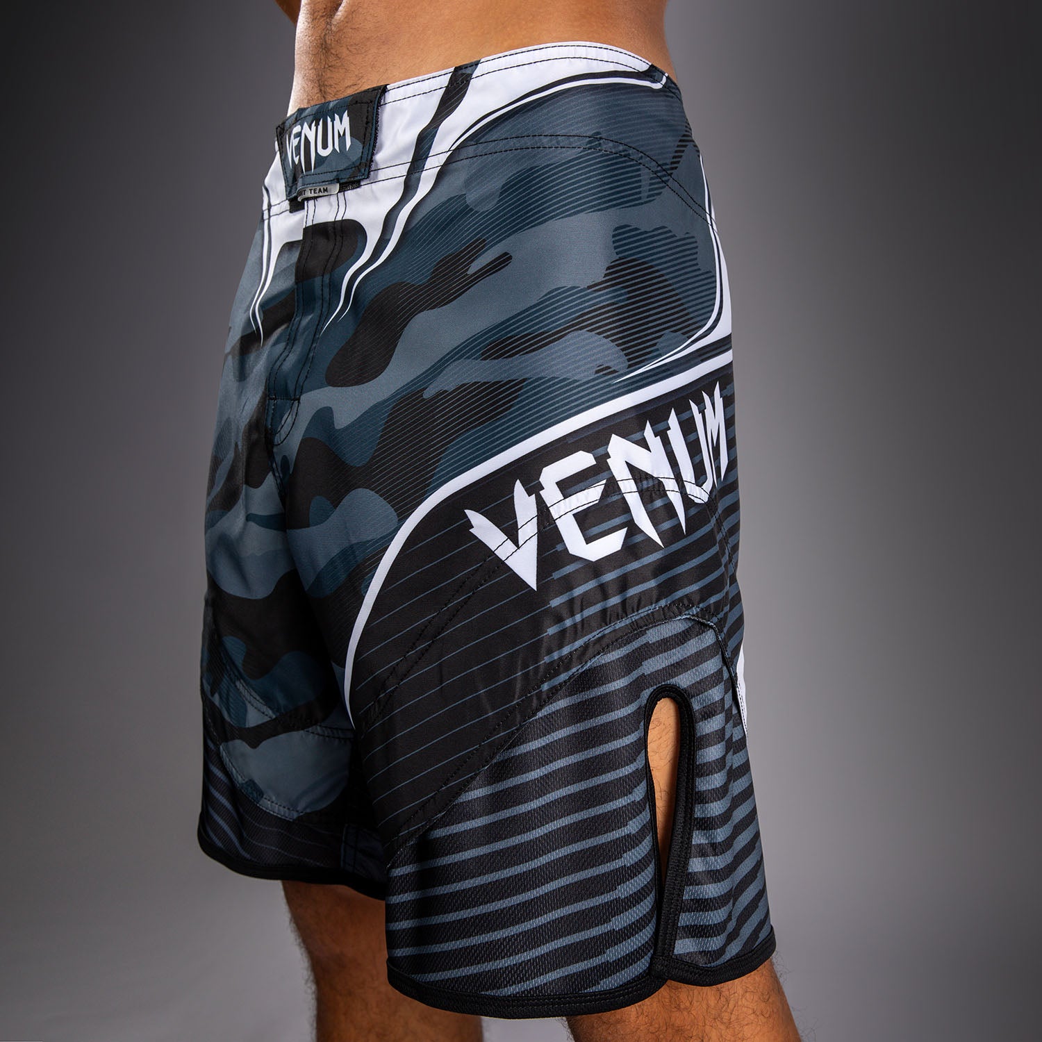 venum-camo-hero-fightshorts-dunkelmarineblau-blau image 6