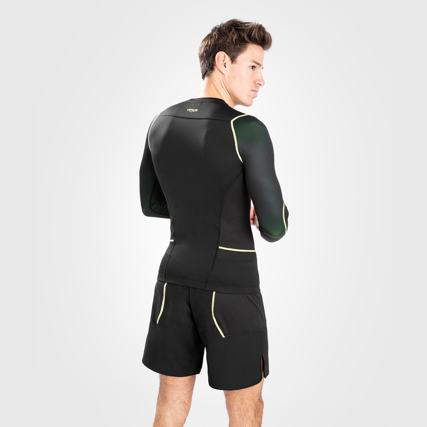 venum-fusion-2-0-rashguard-herren-langarm-schwarz-gelb image 2