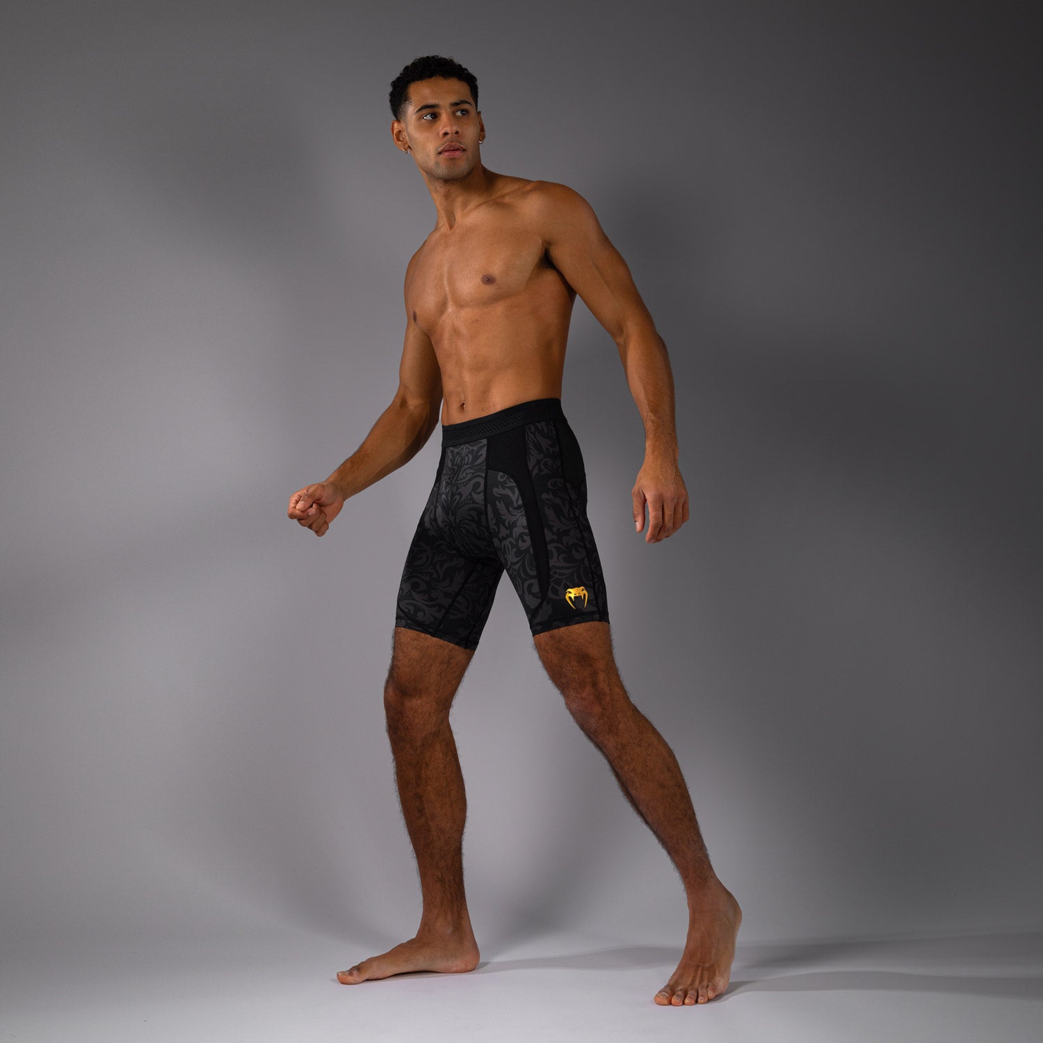 venum-x-topuria-unmatched-edition-vale-tudo-shorts-schwarz-gold image 3