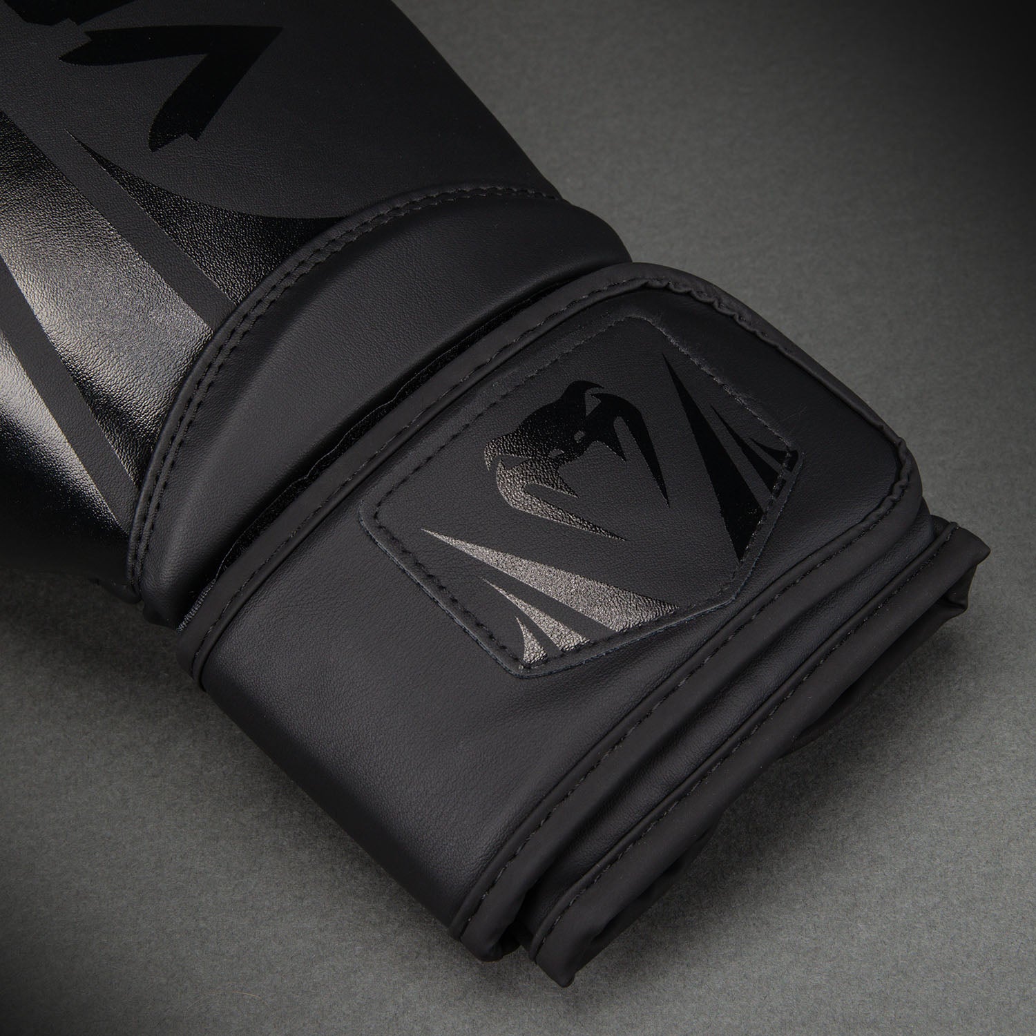 venum-challenger-2-5-boxhandschuhe-schwarz-schwarz image 4