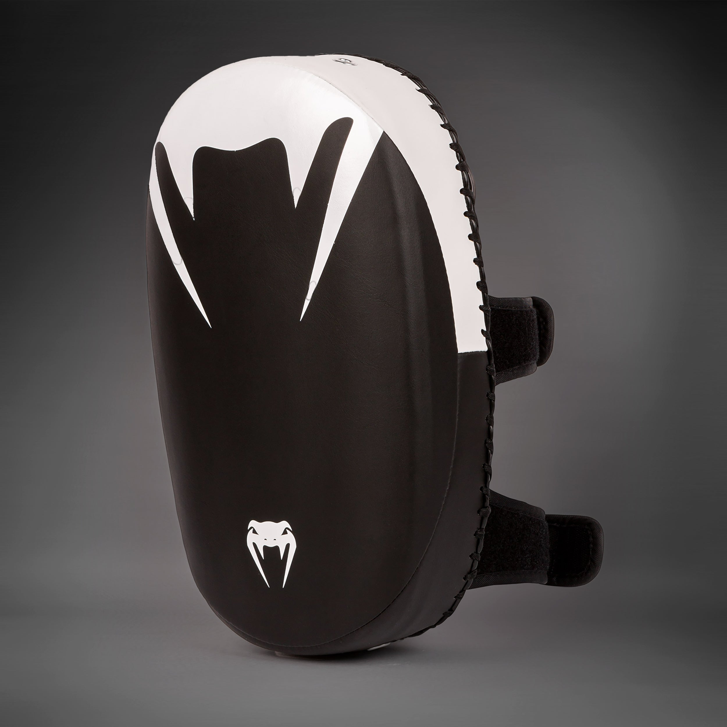 venum-kickboxing-light-kick-pad-2-0-pratze-schwarz image 2