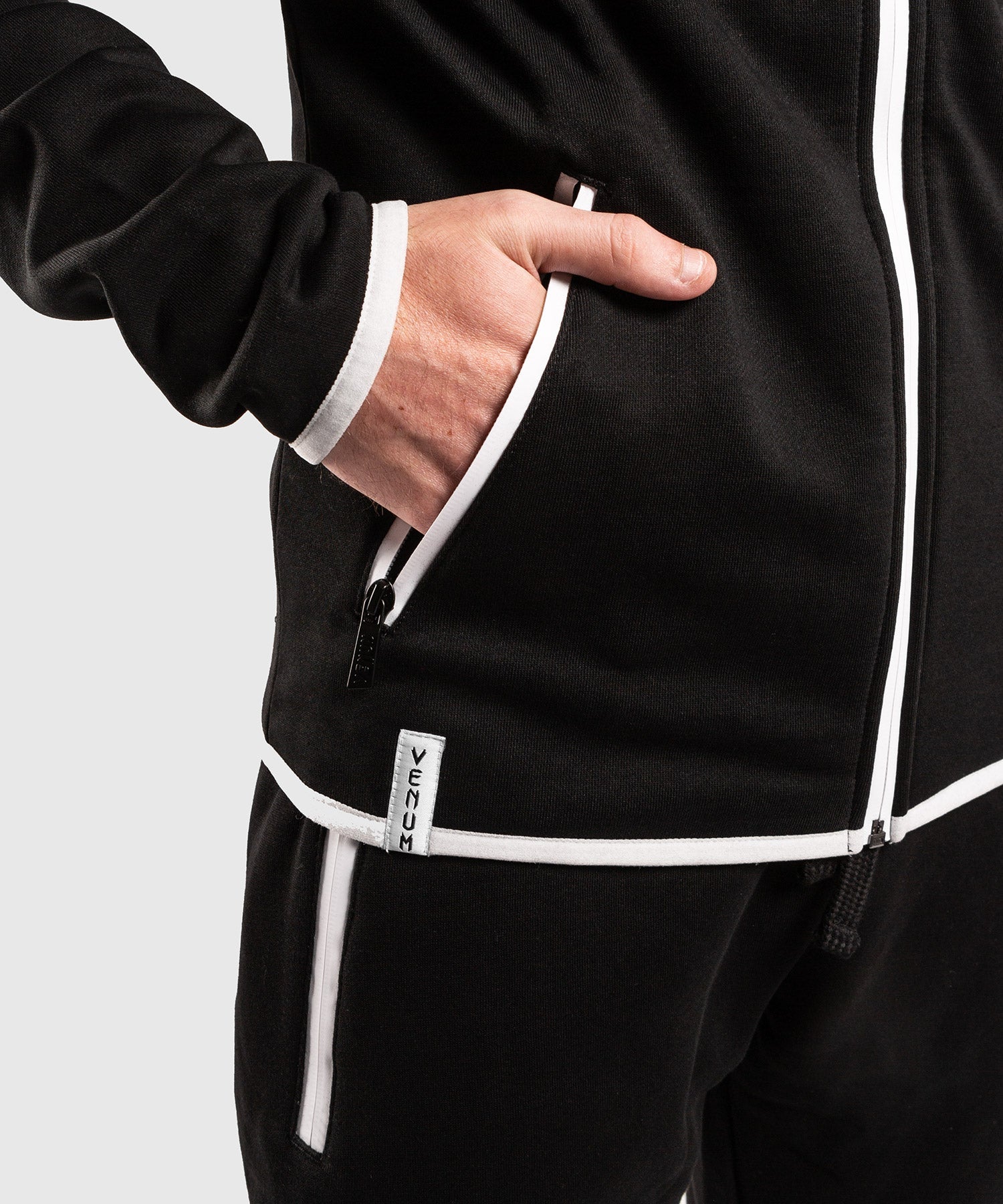 venum-giant-hoodie-schwarz-wei image 6