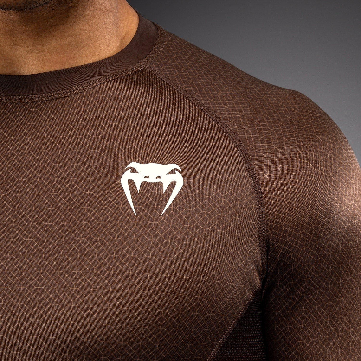 venum-x-roger-gracie-academy-kurzarm-rashguard-dunkelbraun image 6