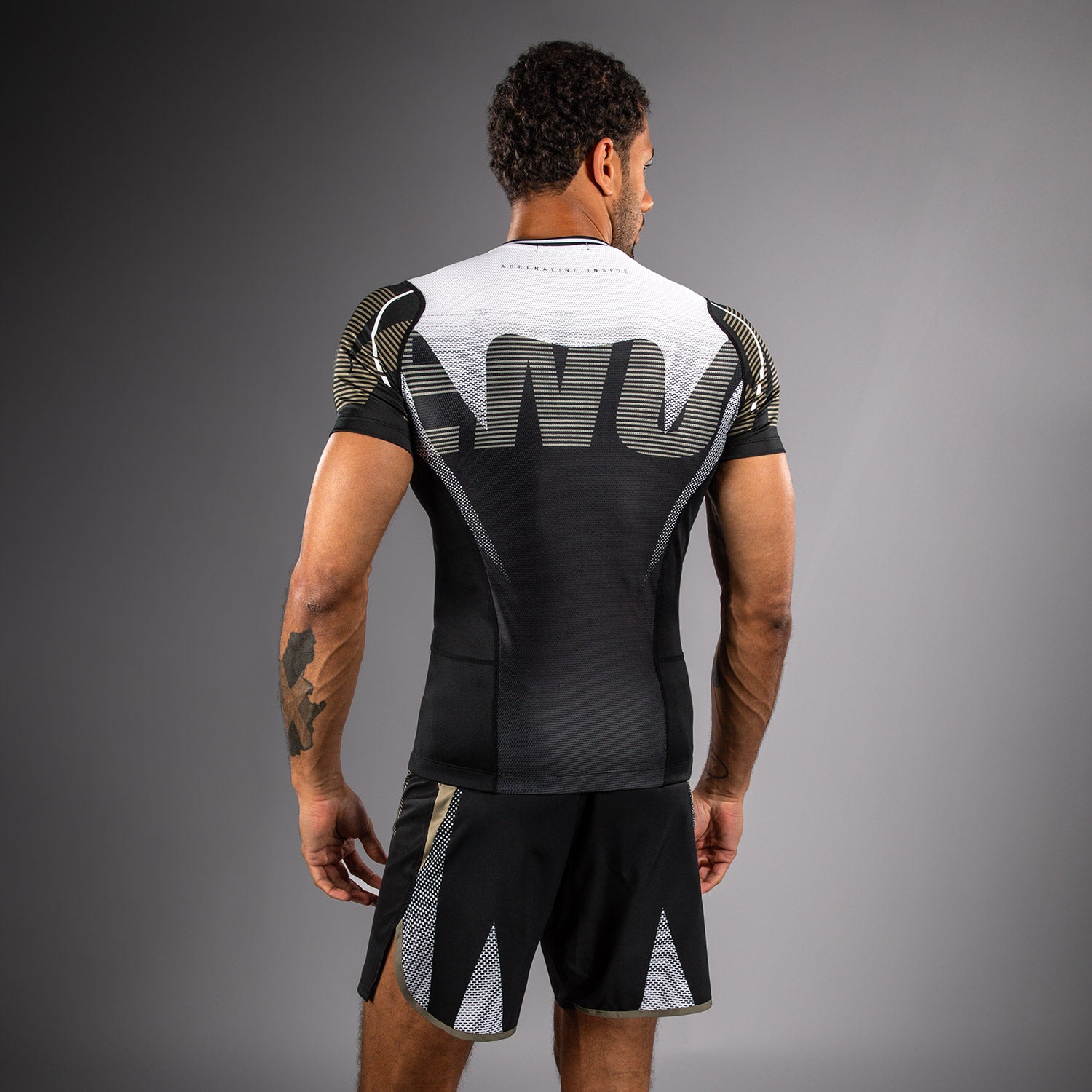 venum-adrenaline-kurzarm-rashguard-herren-schwarz-sand image 3