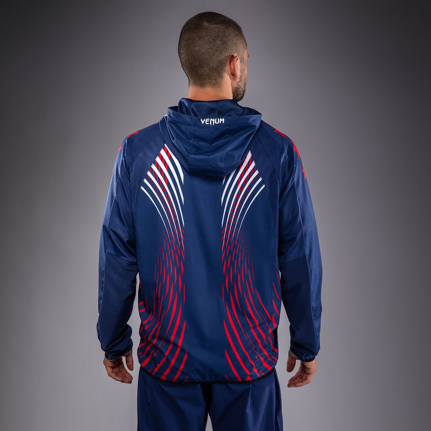 venum-ufc-freedom-250-authentic-fight-night-walkout-hoodie-herren-blau image 3