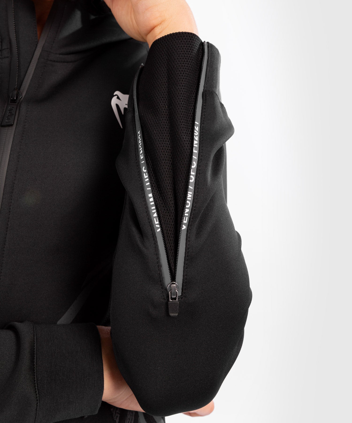 venum-ufc-authentic-fight-night-damen-walkout-hoodie-schwarz image 7