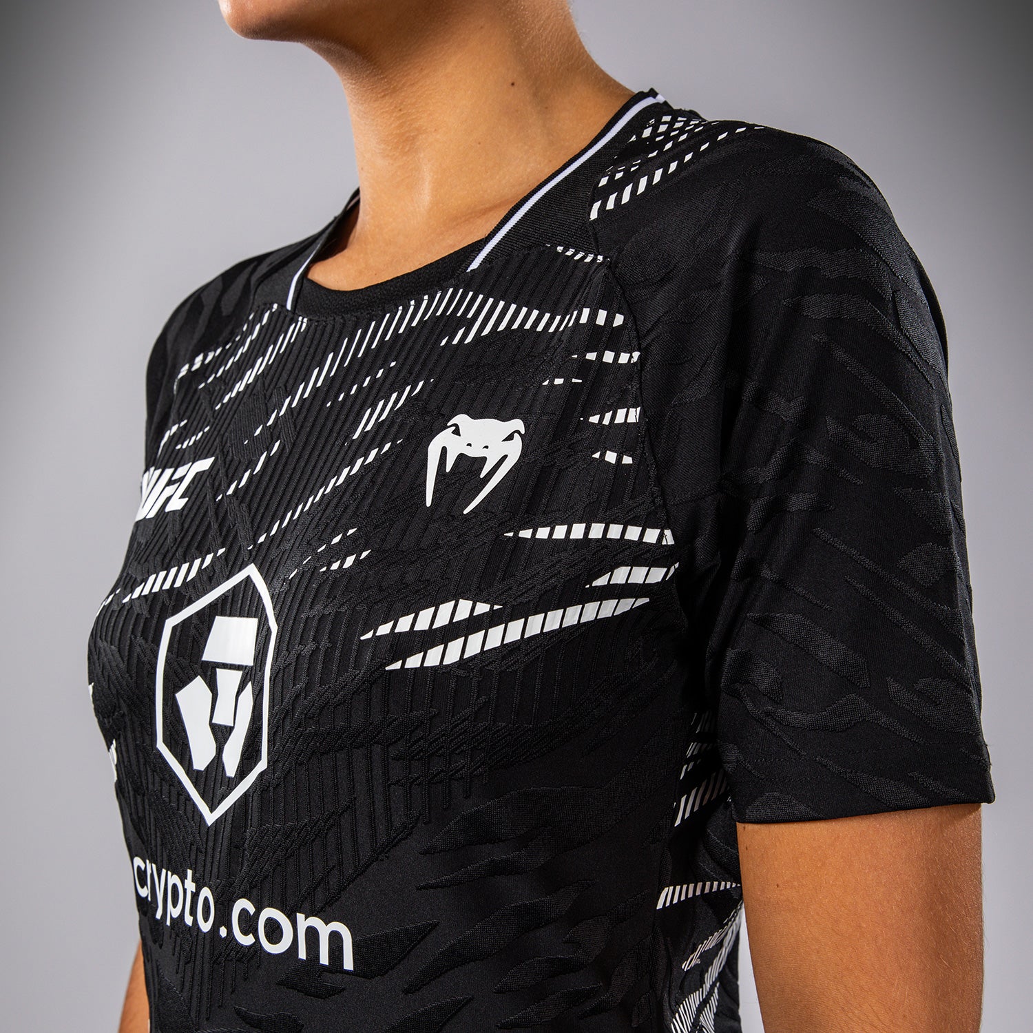 ufc-fusion-by-venum-authentic-fight-night-walkout-jersey-schwarz-damen image 5