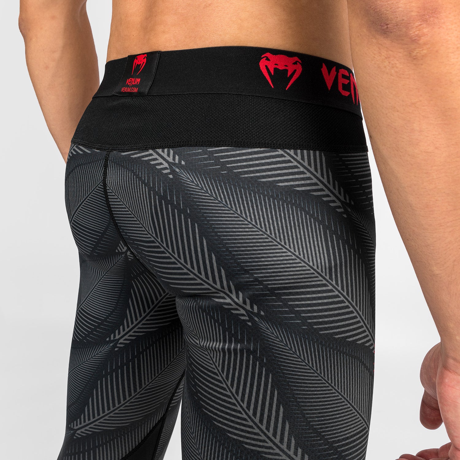 venum-phantom-kompressionshose-schwarz-rot-herren image 6