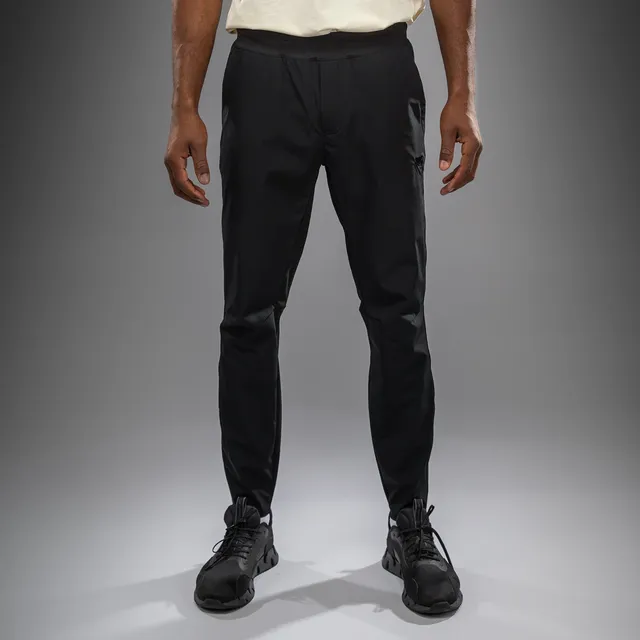 venum-fly-jogginghose-herren-tiefschwarz-leichte-lifestyle-hose image 1
