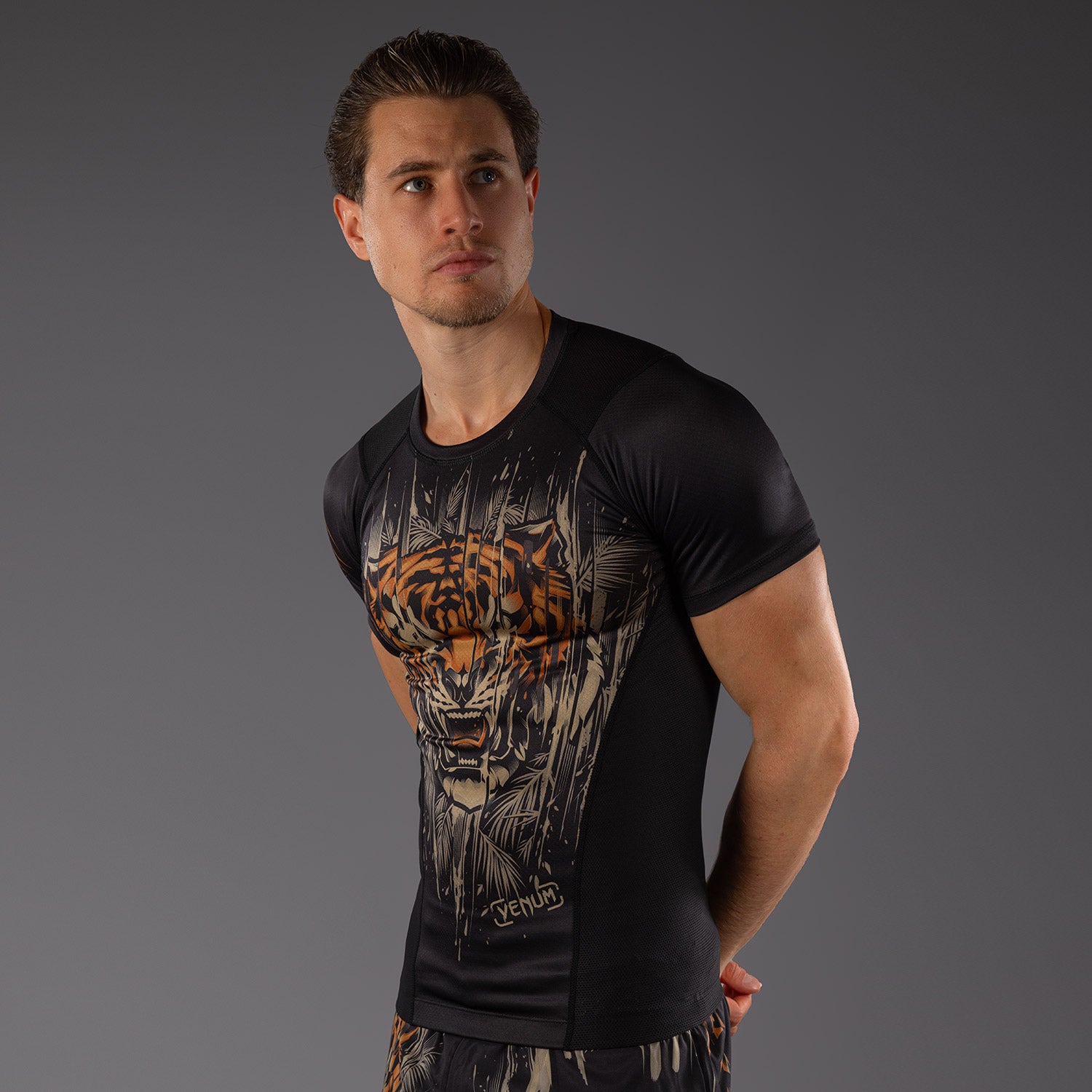venum-tiger-herren-kurzarm-rashguard-schwarz-neonorange image 1