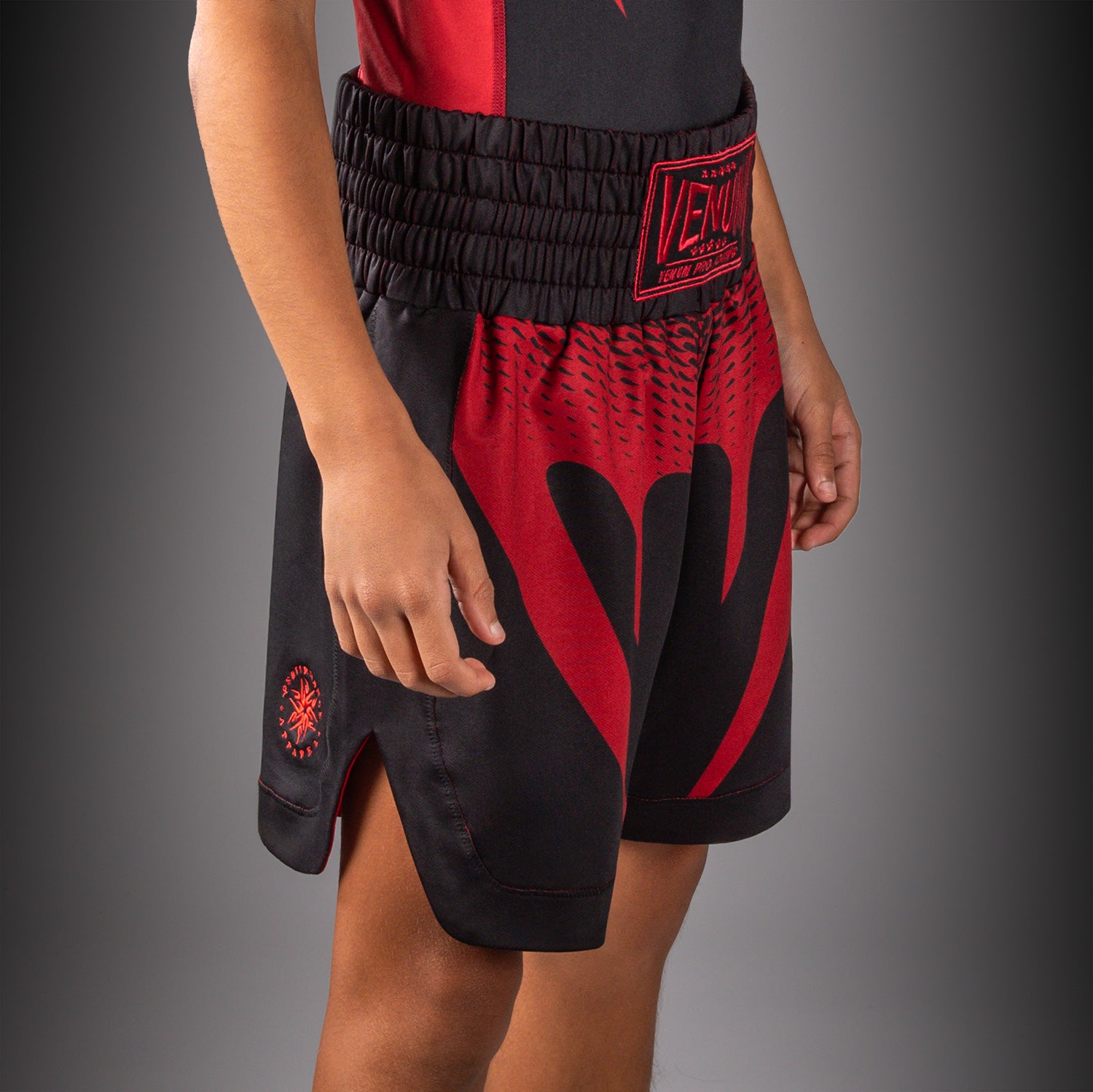 venum-attack-kids-boxshorts-schwarz-rot image 2