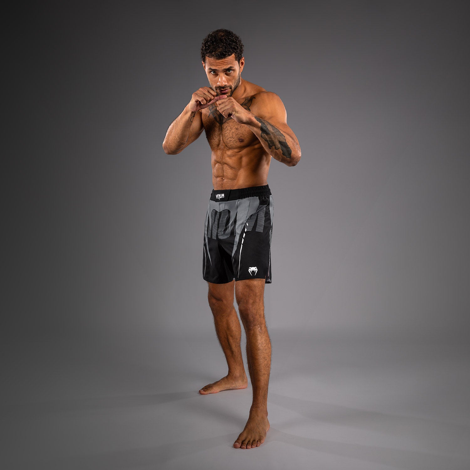 venum-adrenaline-fightshorts-schwarz-silbergrau image 6