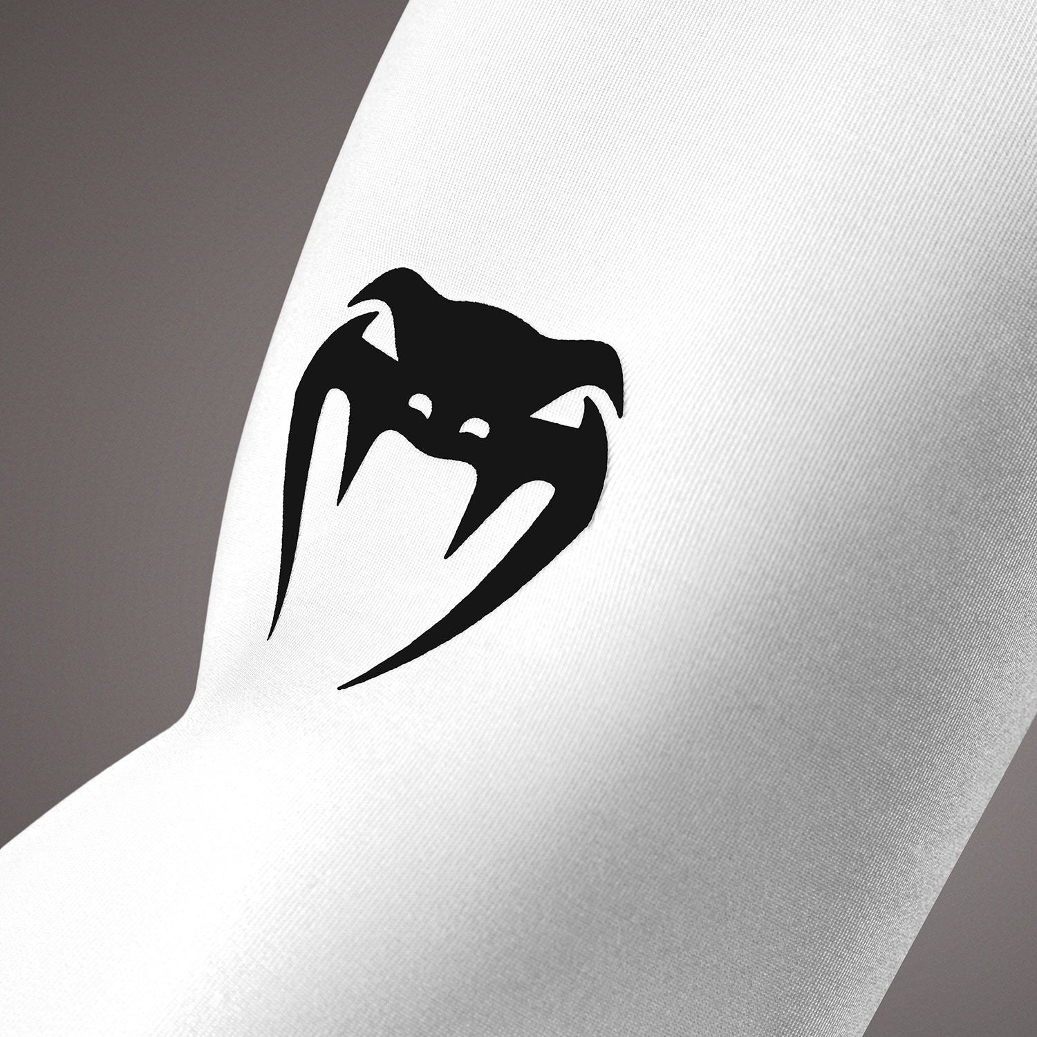 venum-lineup-armsleeves-wei-schwarz-2er-pack image 3