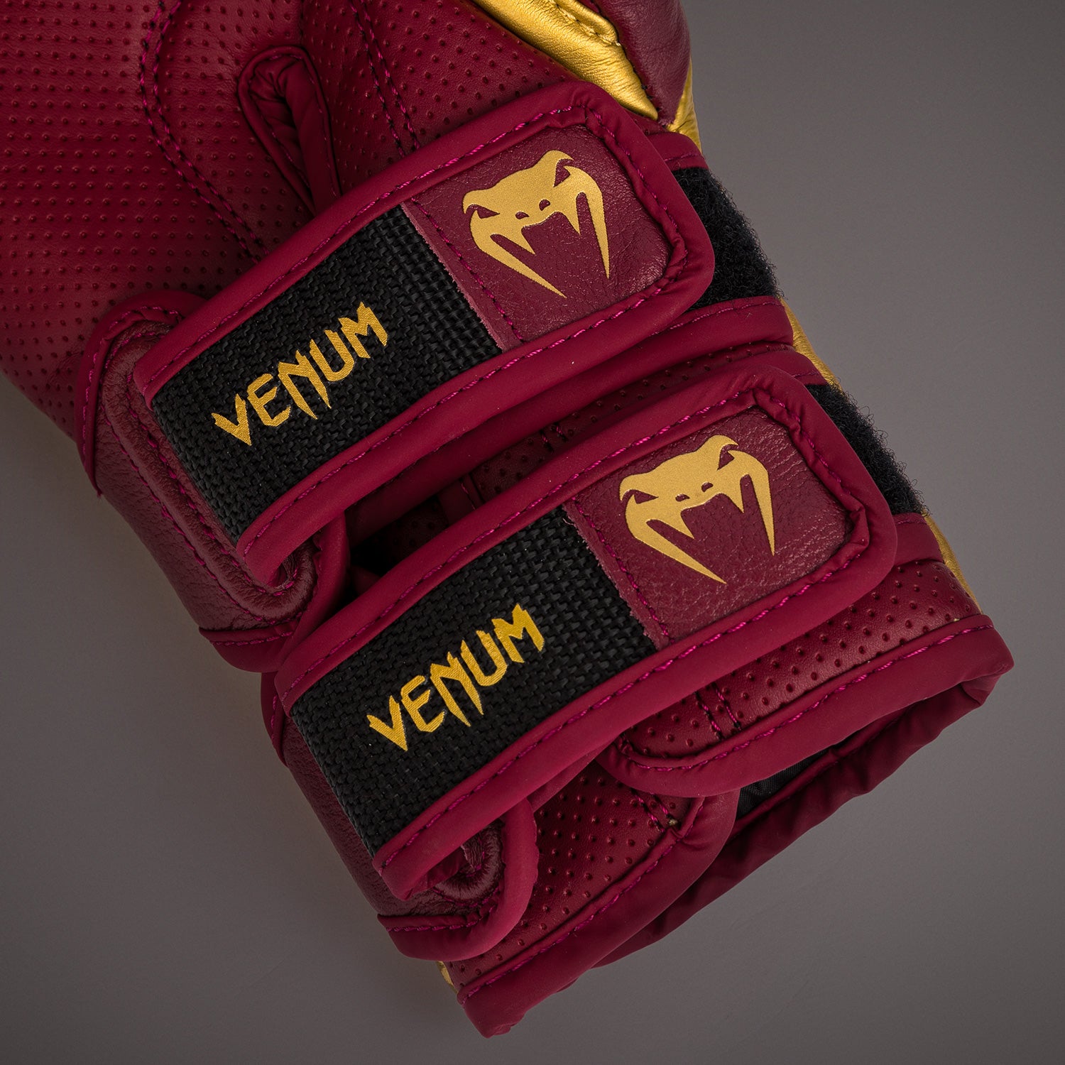 venum-reverso-boxhandschuhe-kirschrot-gold image 7