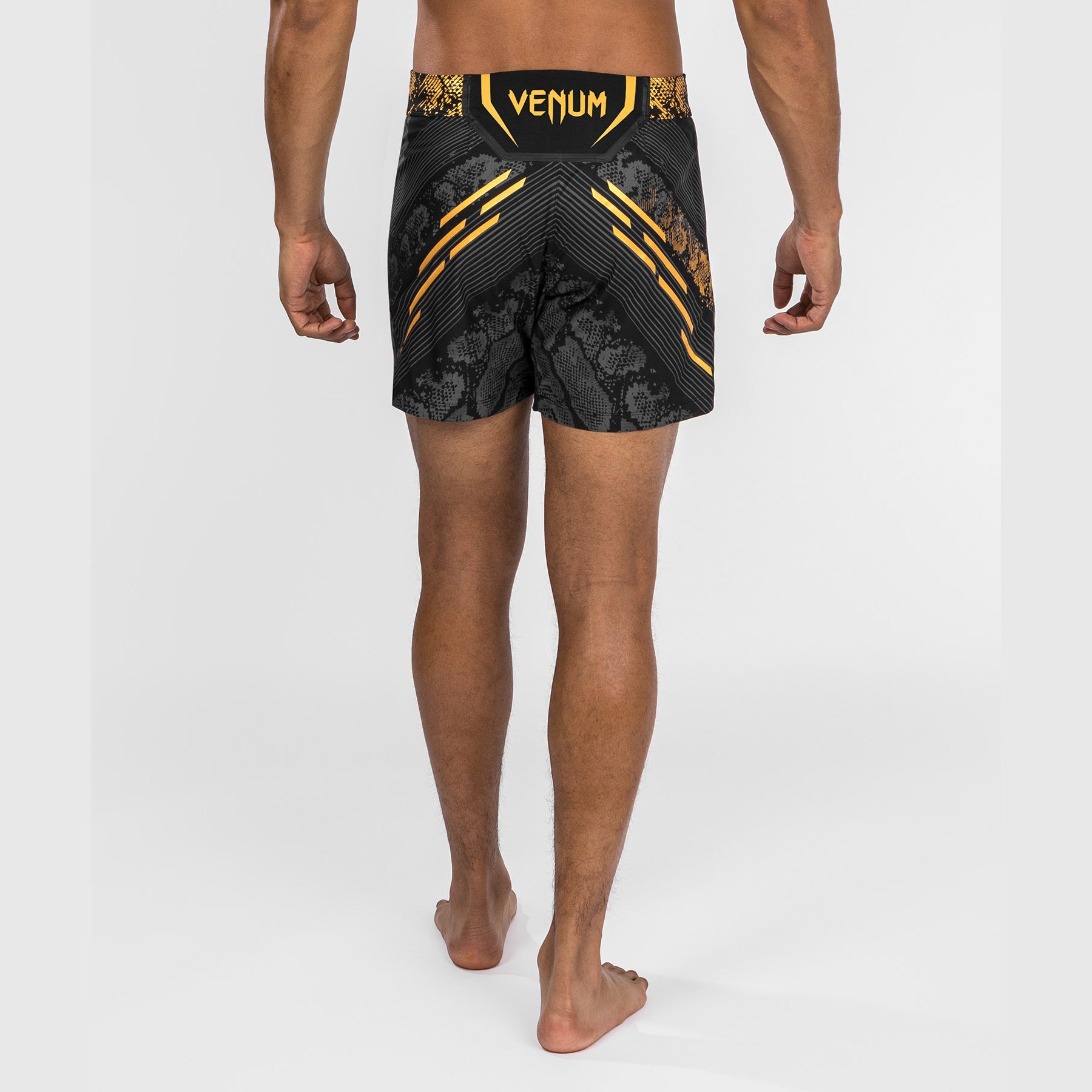 ufc-adrenaline-by-venum-authentic-fight-night-kampfshorts-schwarz-gold-kurze-pas image 7