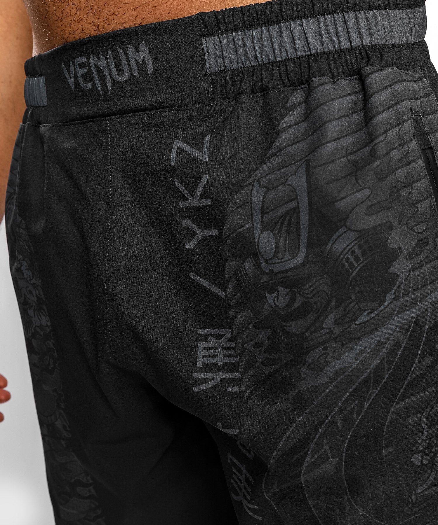 venum-ykz21-sportshorts-schwarz-schwarz image 6