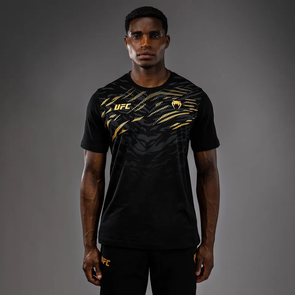 venum-ufc-fusion-replica-herren-t-shirt-kurzarm-champion-schwarz-gold image 1