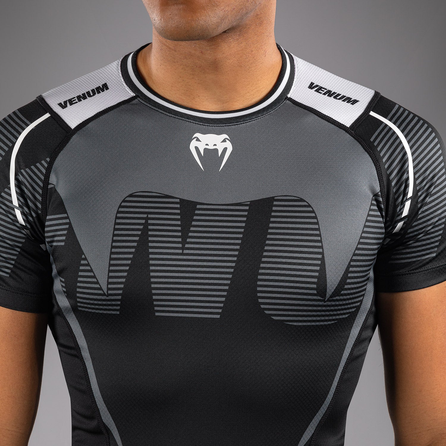 venum-adrenaline-kurzarm-rashguard-schwarz-silbergrau-herren image 4