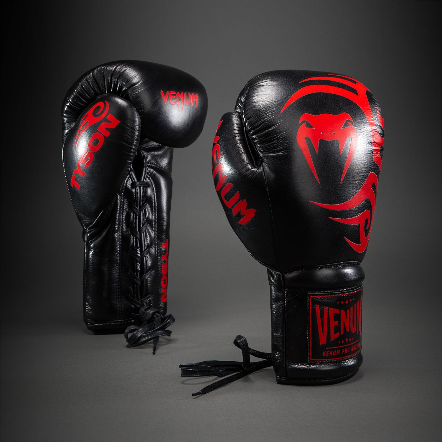 venum-giant-2-0-mike-tyson-pro-boxhandschuhe-mit-schn-rung-schwarz-rot-inkl-tasc image 2