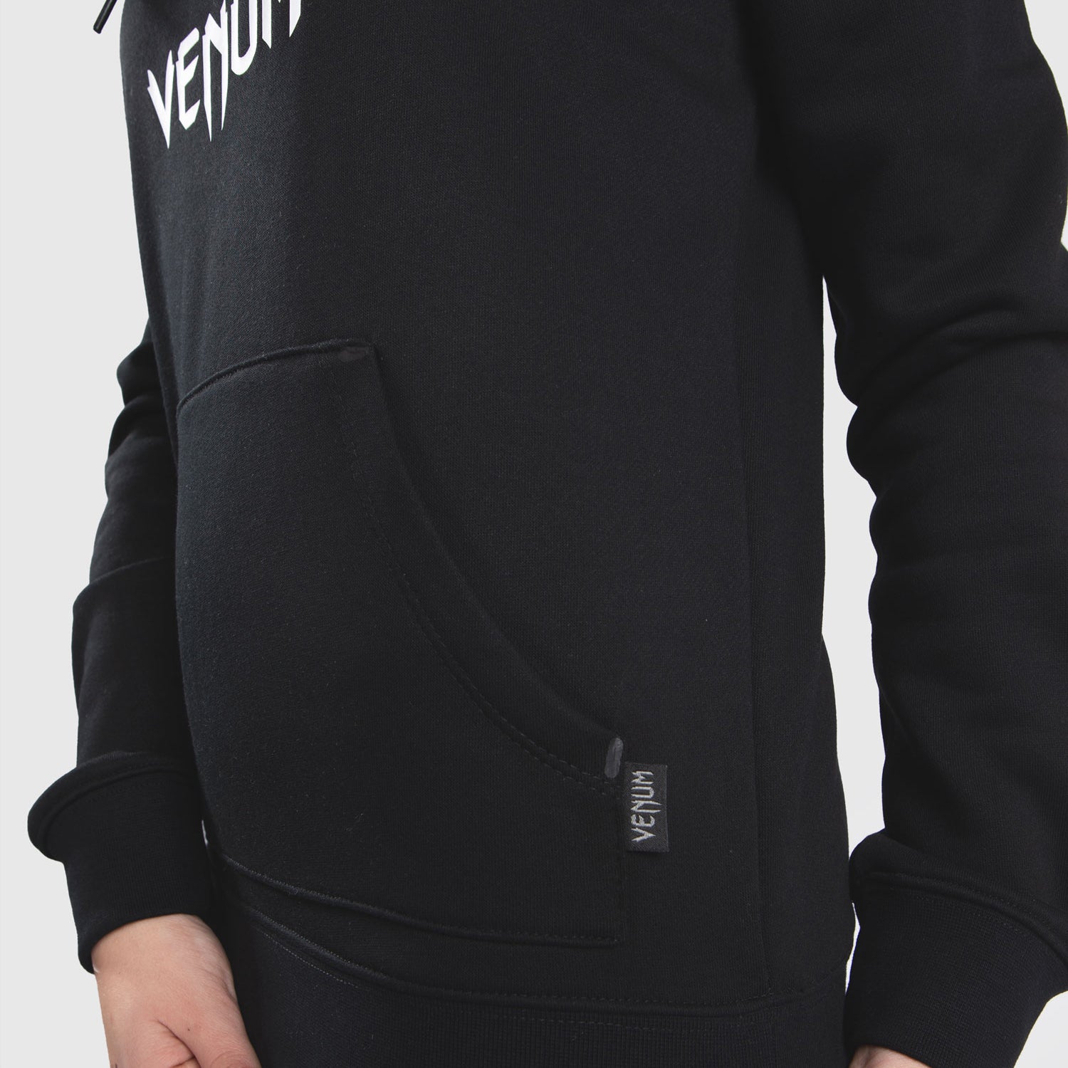 venum-classic-hooded-sweatshirt-damen-schwarz image 4