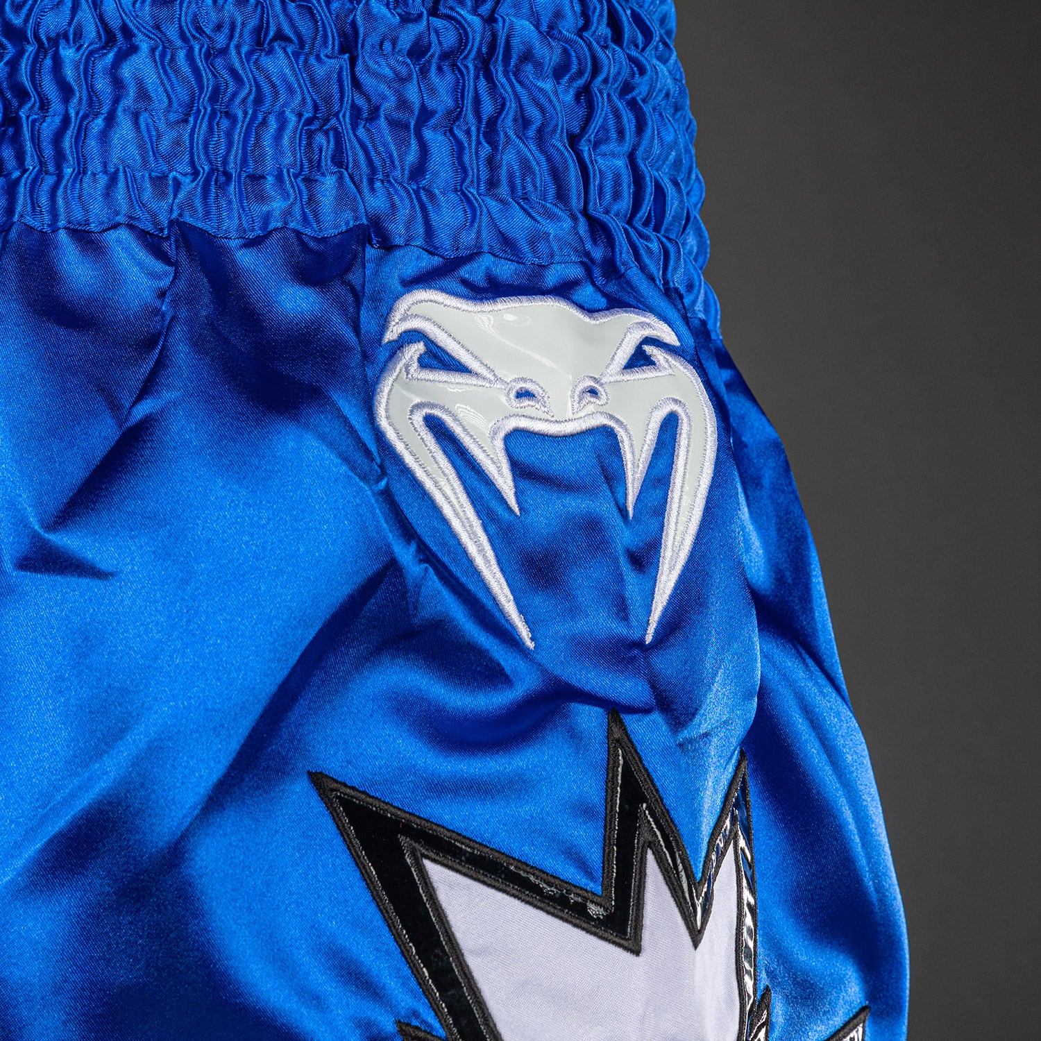 venum-inferno-2-0-muay-thai-shorts-wei-blau image 5