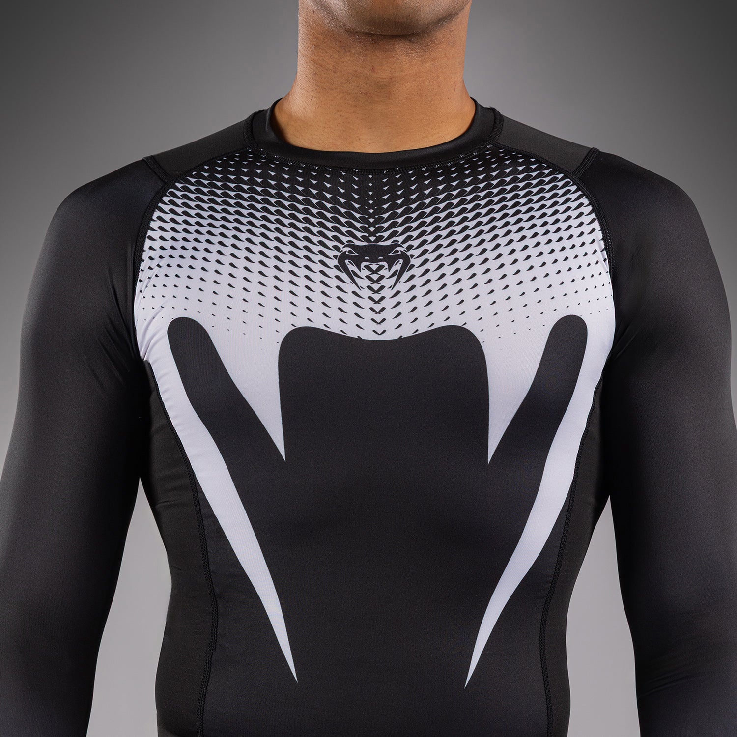 venum-no-gi-rashguard-langarm-schwarz-wei-ibjjf-approved image 4
