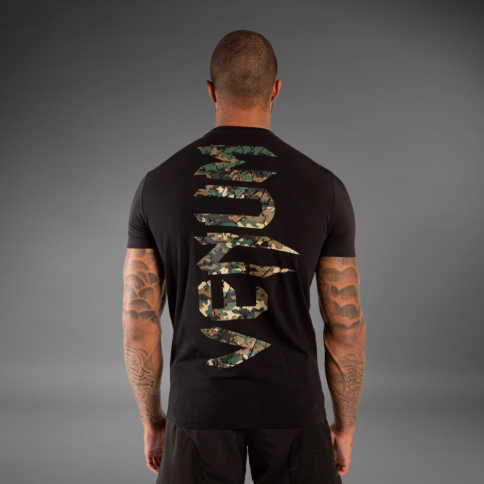 venum-original-giant-t-shirt-schwarz-wald-camo-box-fashion image 2