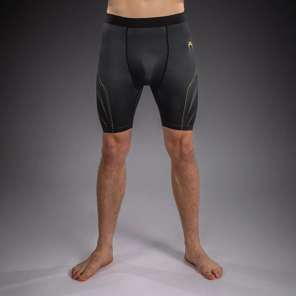 venum-streamline-kompressionsshort-schwarz-gold image 1