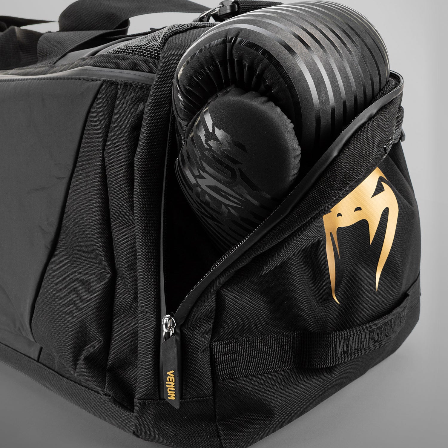 venum-trainer-lite-evo-sporttasche-schwarz-gold image 7