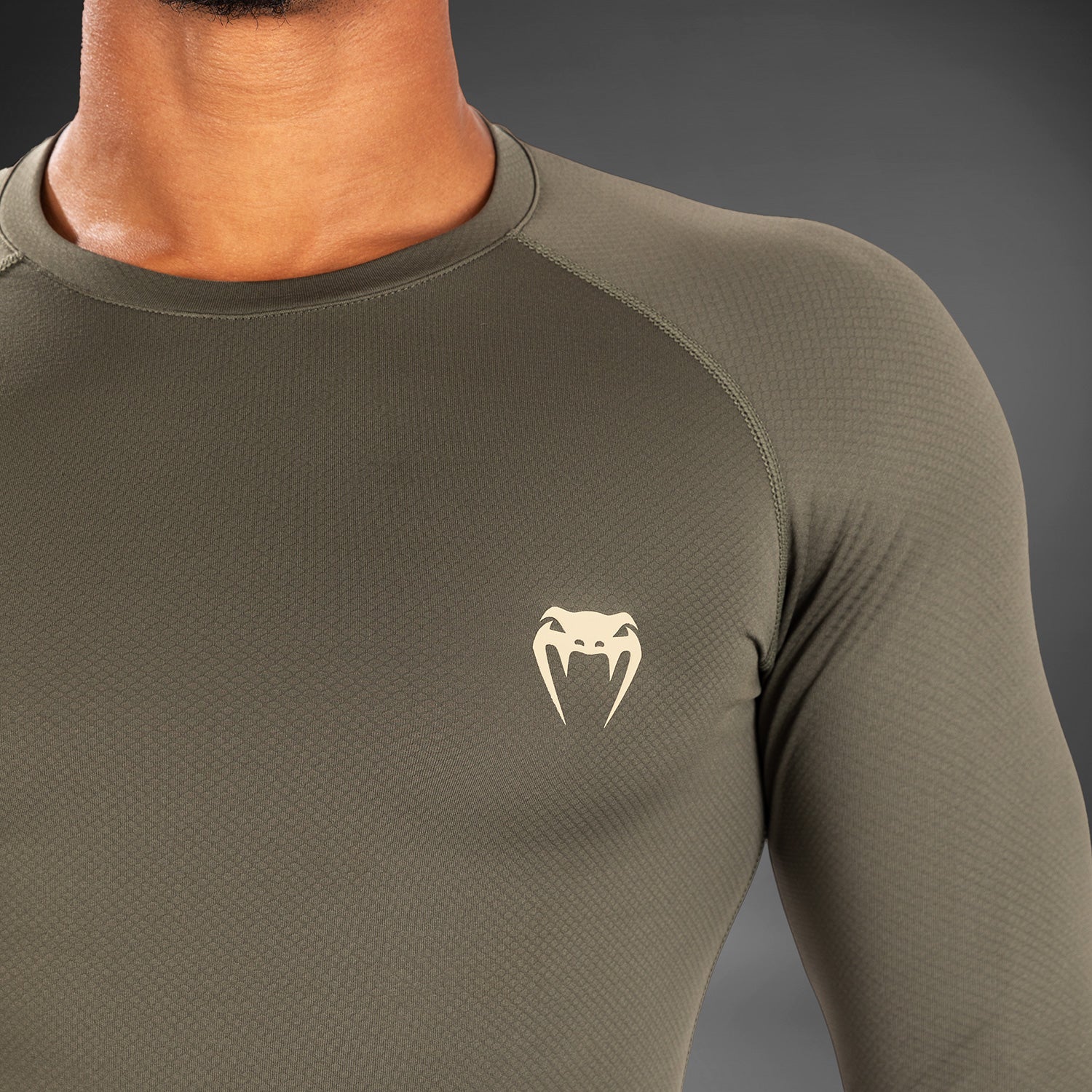 venum-contender-rashguard-langarm-herren-khaki-kompression image 6