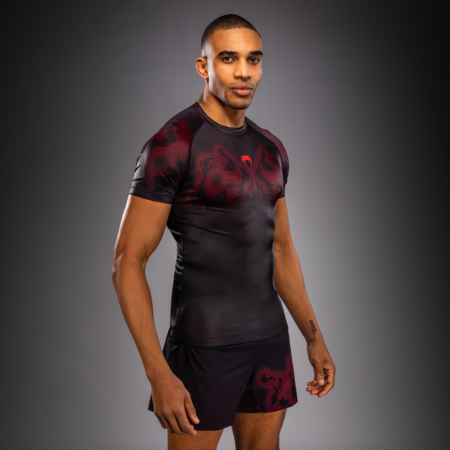 venum-spectre-kurzarm-rashguard-schwarz-rot image 2