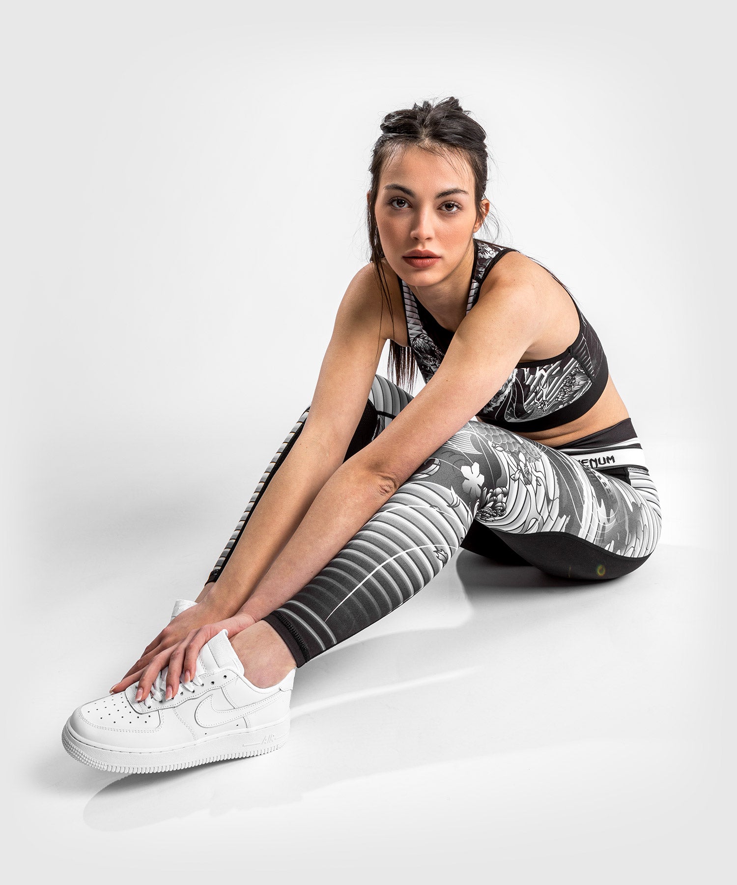 venum-ykz21-sport-bh-damen-schwarz-wei image 4