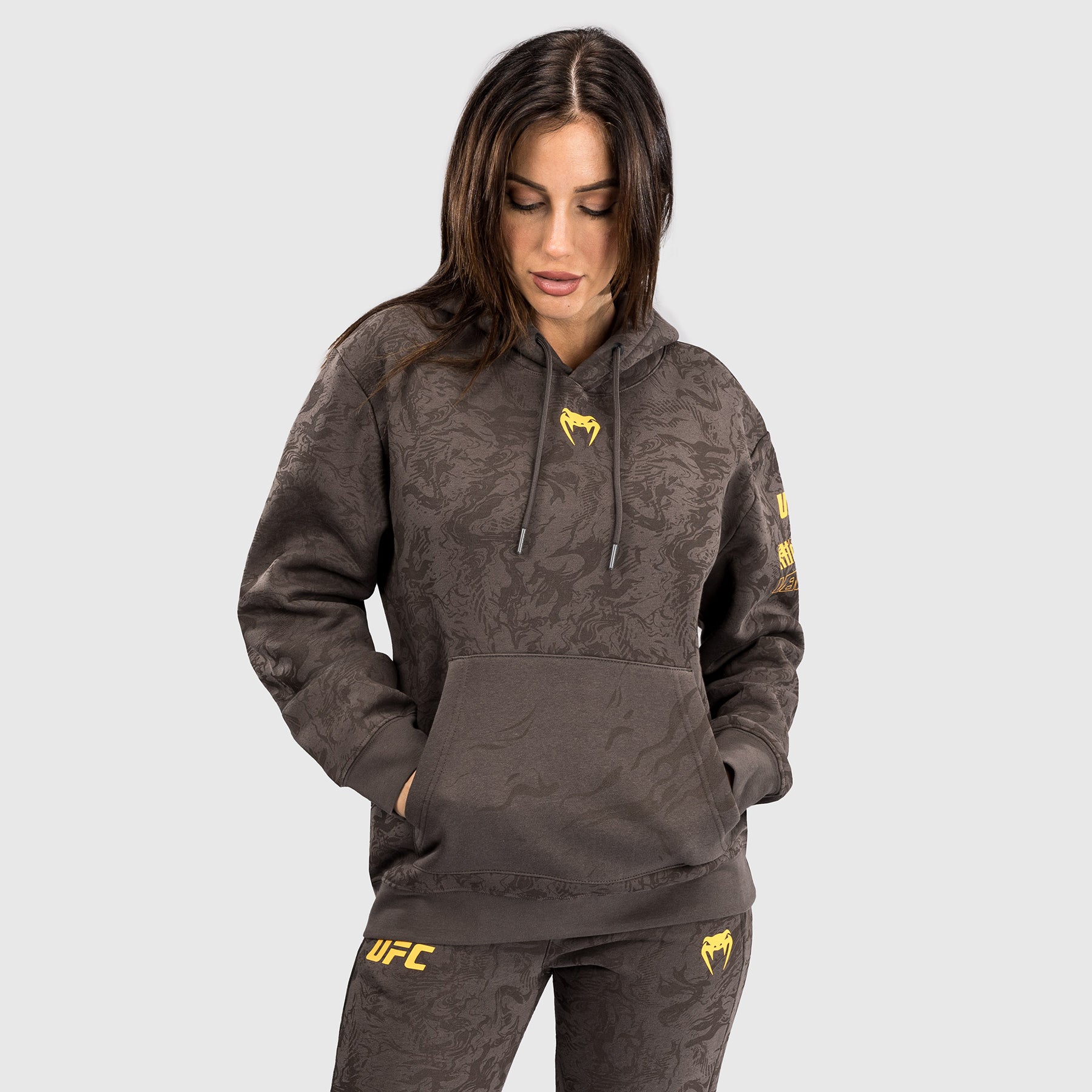 ufc-fusion-by-venum-fight-week-damen-hoodie-erdiges-braun image 2